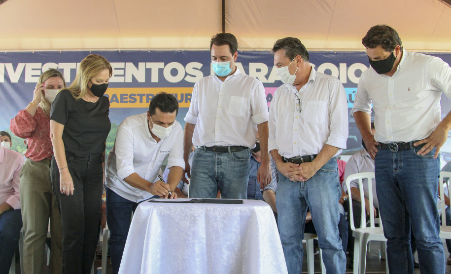 Governador libera R$ 28 milhões para escola, unidades de saúde e infraestrutura em Goioerê