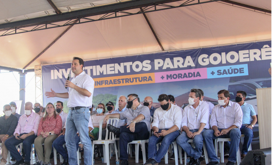 Com documento em mão, famílias de Goioerê celebram o Natal da casa regularizada