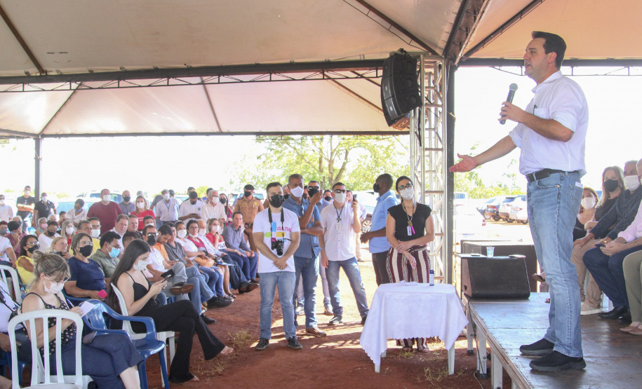 Com documento em mão, famílias de Goioerê celebram o Natal da casa regularizada