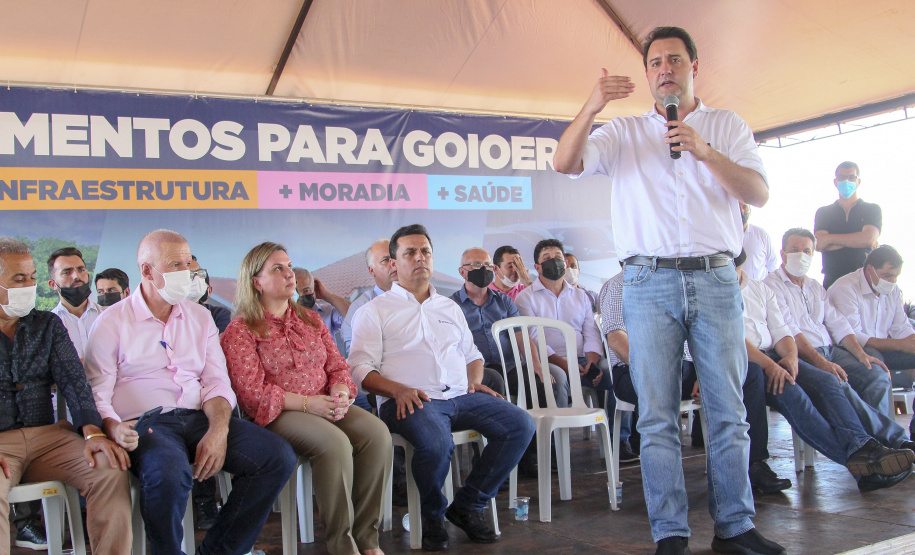 Com documento em mão, famílias de Goioerê celebram o Natal da casa regularizada