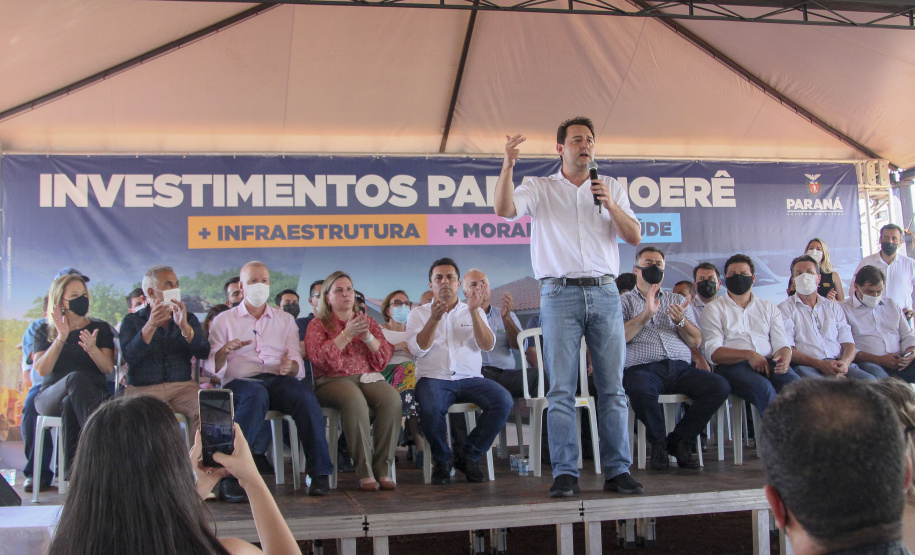 Com documento em mão, famílias de Goioerê celebram o Natal da casa regularizada