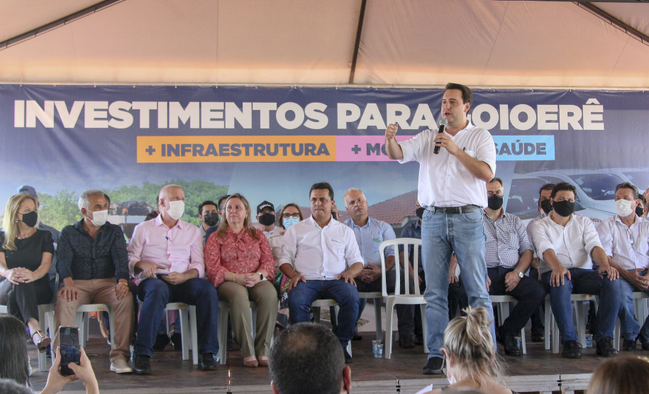 Com documento em mão, famílias de Goioerê celebram o Natal da casa regularizada