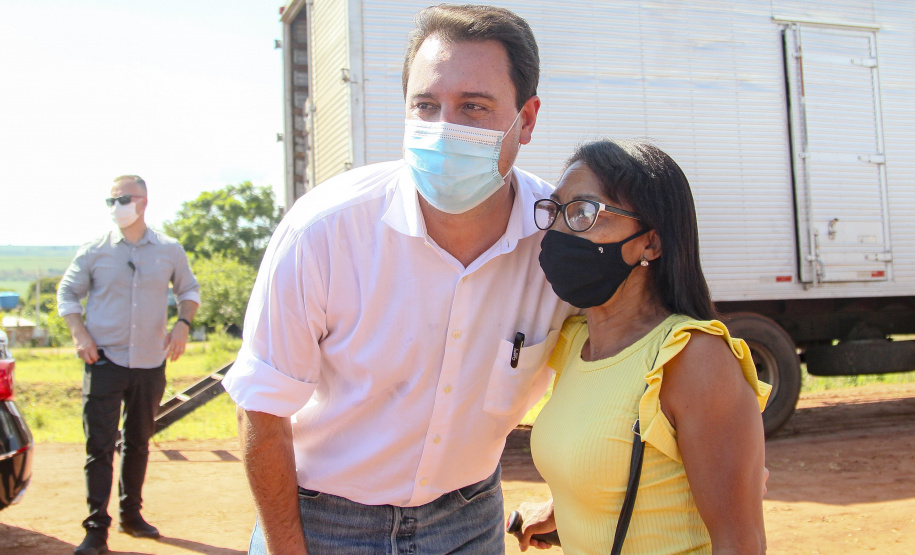 Com documento em mão, famílias de Goioerê celebram o Natal da casa regularizada