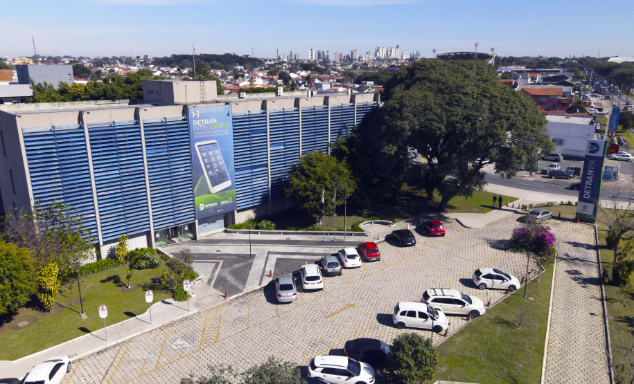 No aniversário de 83 anos, o Detran-PR está mais inovador e tecnológico para prestar serviços à população paranaense