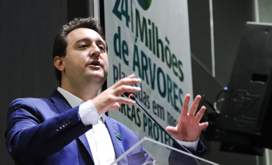 Em Foz do Iguaçu, governador acompanha plantio da 24ª milionésima árvore pela Itaipu Binacional