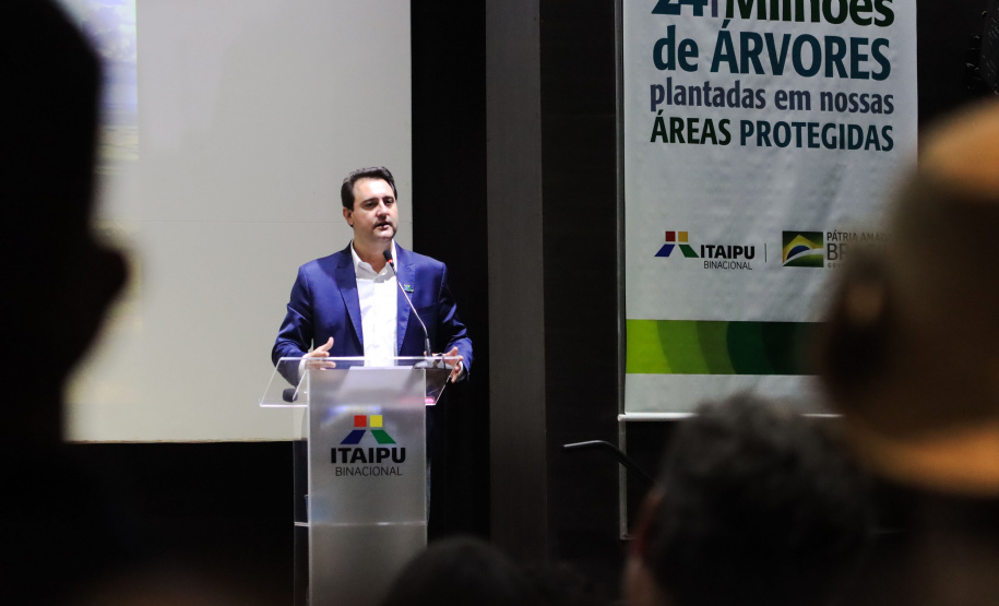 Em Foz do Iguaçu, governador acompanha plantio da 24ª milionésima árvore pela Itaipu Binacional