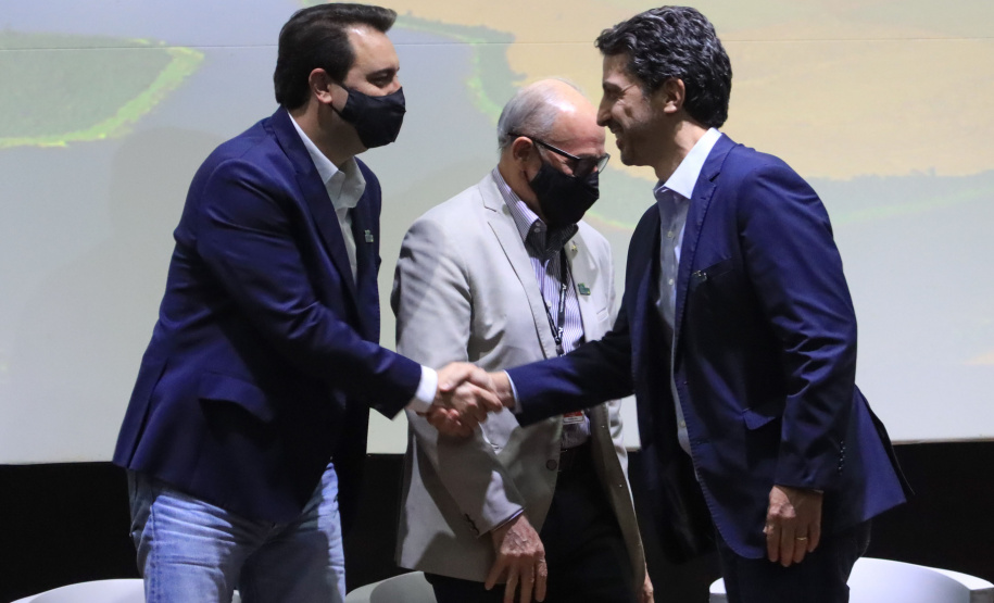 Em Foz do Iguaçu, governador acompanha plantio da 24ª milionésima árvore pela Itaipu Binacional