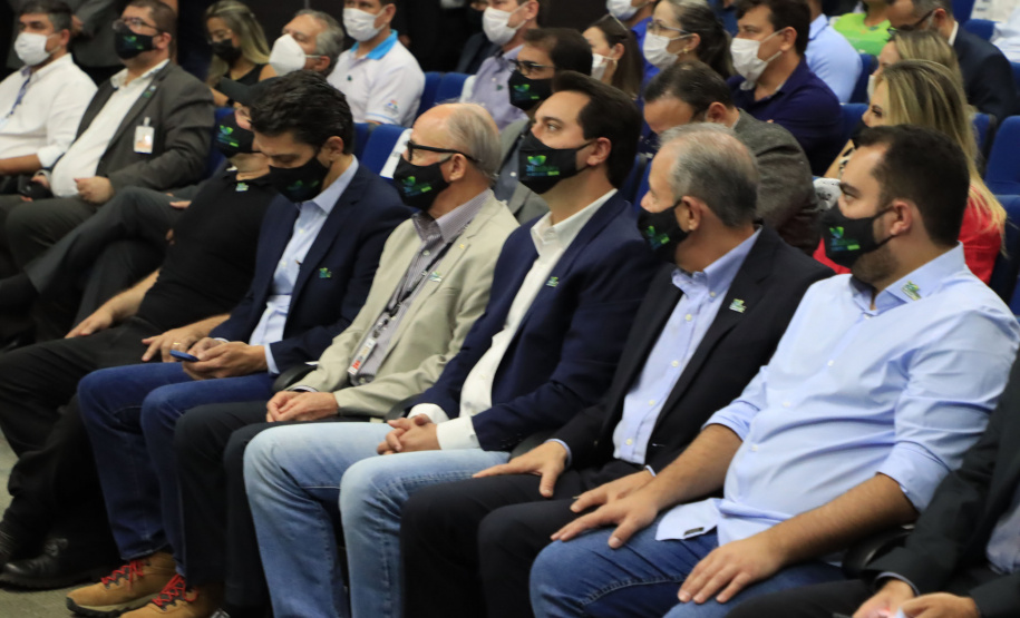 Em Foz do Iguaçu, governador acompanha plantio da 24ª milionésima árvore pela Itaipu Binacional