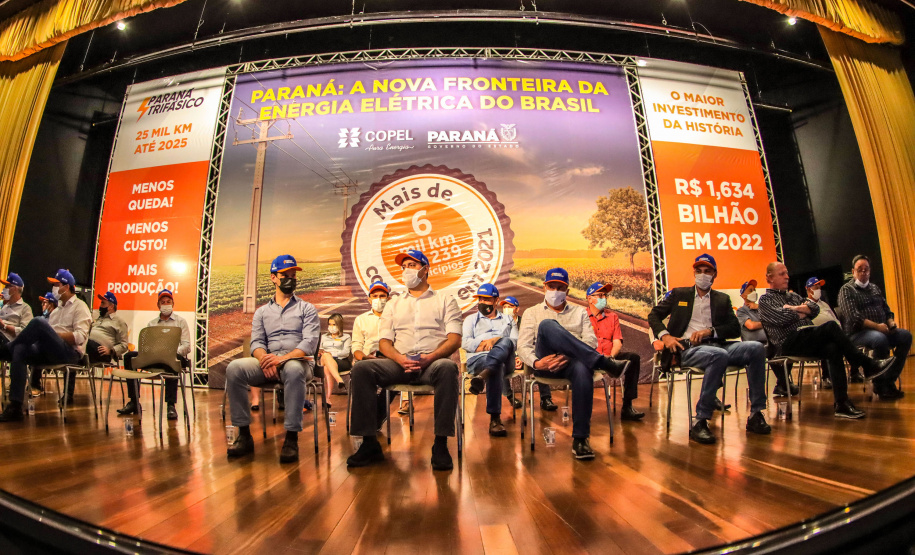 Paraná Trifásico ultrapassa marca de 6,4 mil quilômetros de novas redes de energia