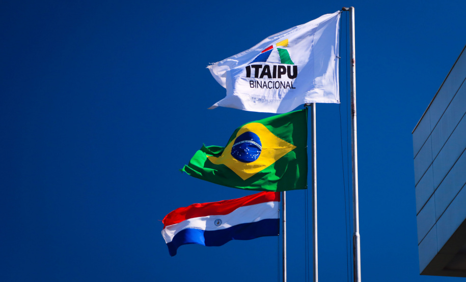 Em Foz do Iguaçu, governador acompanha plantio da 24ª milionésima árvore pela Itaipu Binacional