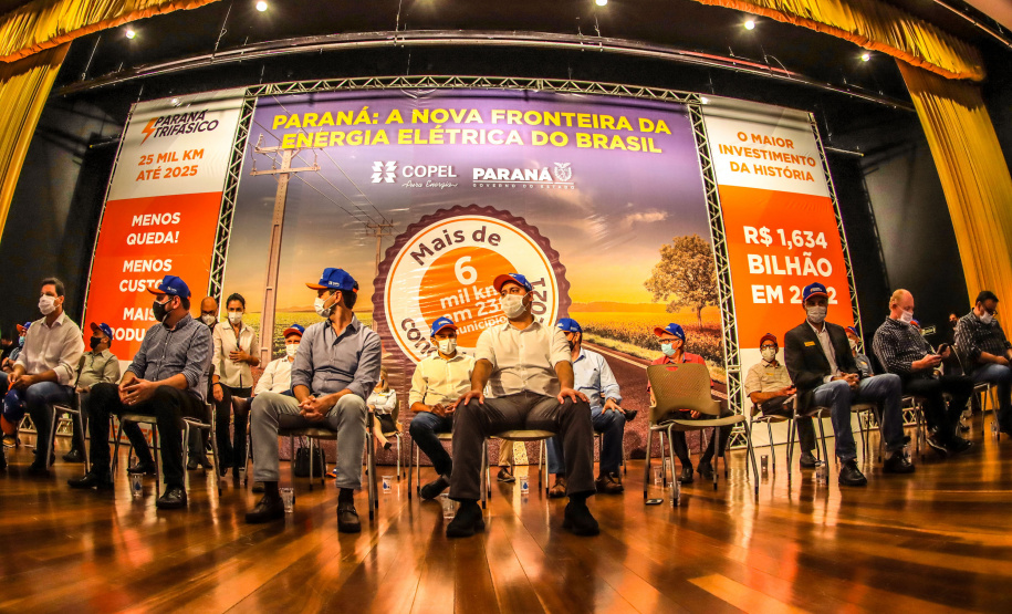 Paraná Trifásico ultrapassa marca de 6,4 mil quilômetros de novas redes de energia