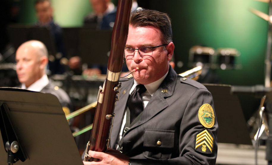 Concerto de Natal da Banda da PMPR emociona público no Teatro Guaíra e arrecada mais de duas toneladas de alimentos