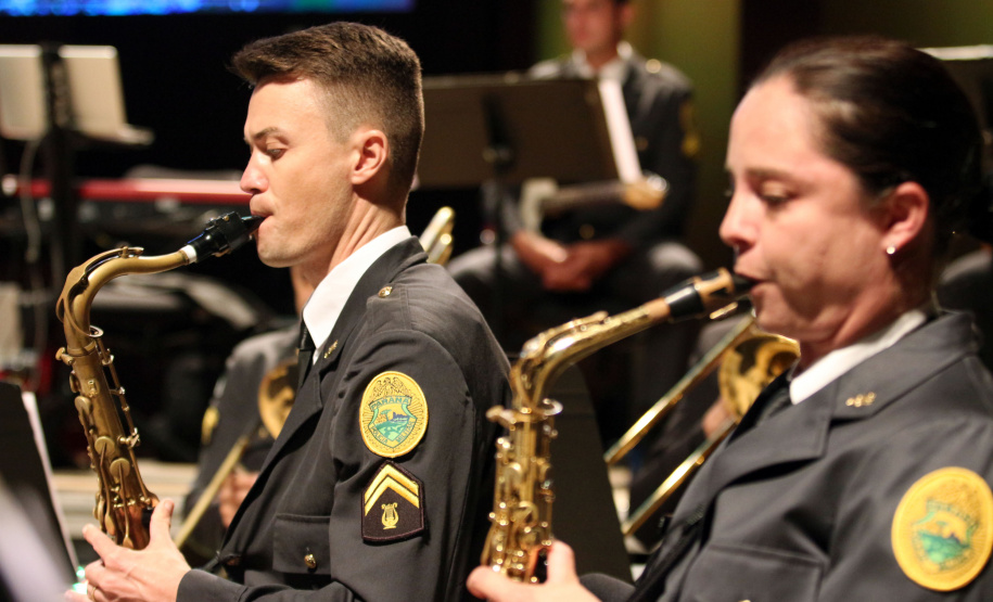 Concerto de Natal da Banda da PMPR emociona público no Teatro Guaíra e arrecada mais de duas toneladas de alimentos
