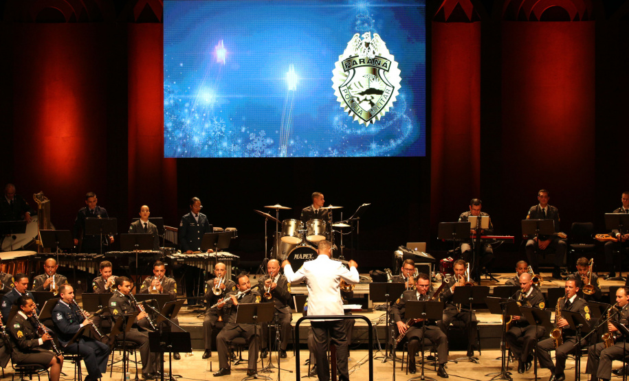 Concerto de Natal da Banda da PMPR emociona público no Teatro Guaíra e arrecada mais de duas toneladas de alimentos