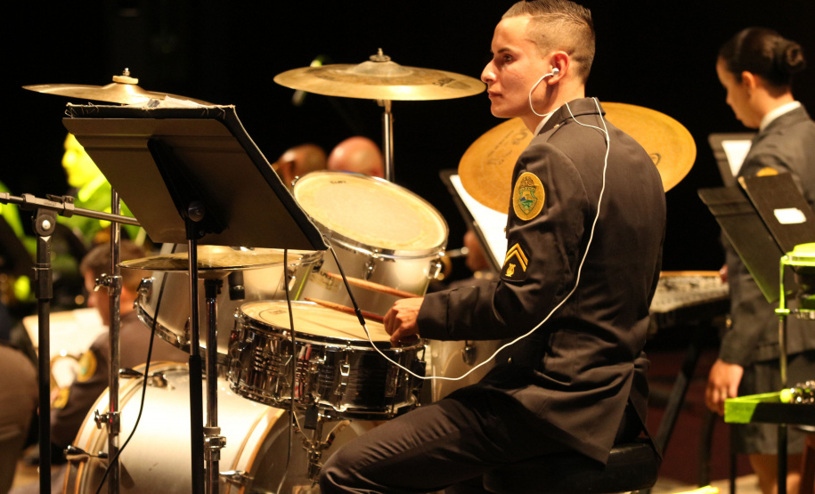 Concerto de Natal da Banda da PMPR emociona público no Teatro Guaíra e arrecada mais de duas toneladas de alimentos
