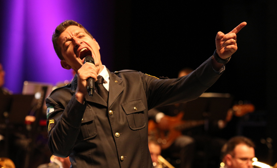 Concerto de Natal da Banda da PMPR emociona público no Teatro Guaíra e arrecada mais de duas toneladas de alimentos