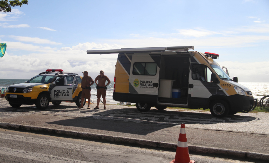 Aumento de ações preventivas da PM refletem na redução de crimes e de drogas apreendidas na primeira semana do Verão Paraná Viva a Vida, na Costa Leste