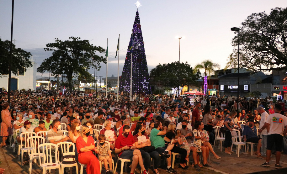 Orquestra Sinfônica do Paraná encanta na Praça Central de Guaratuba com música e espírito natalino