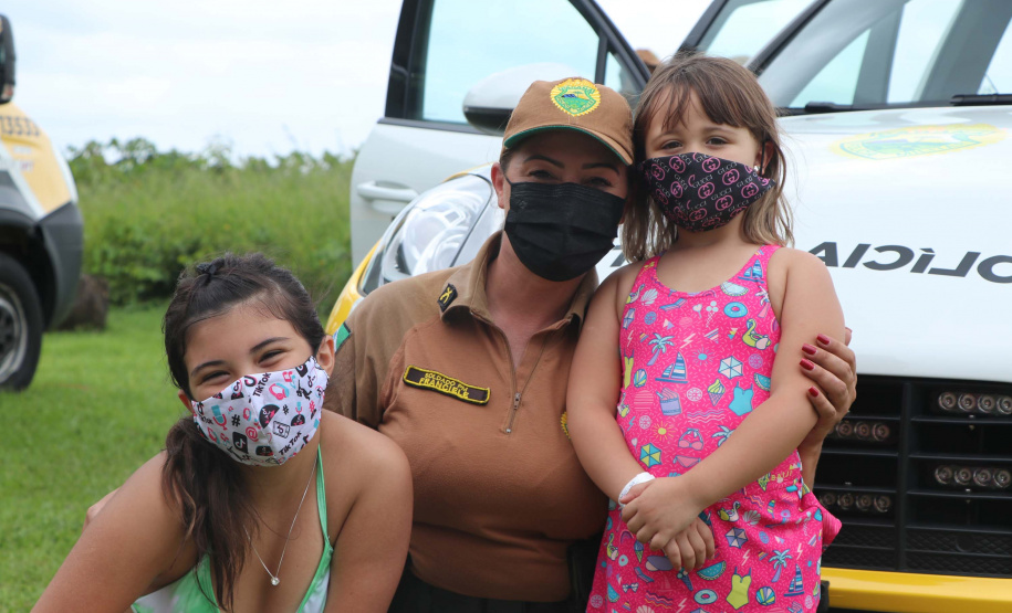 Ciclo de exposições da PM atrai dezenas de crianças e adultos nas praias do Litoral