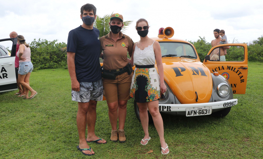 Ciclo de exposições da PM atrai dezenas de crianças e adultos nas praias do Litoral