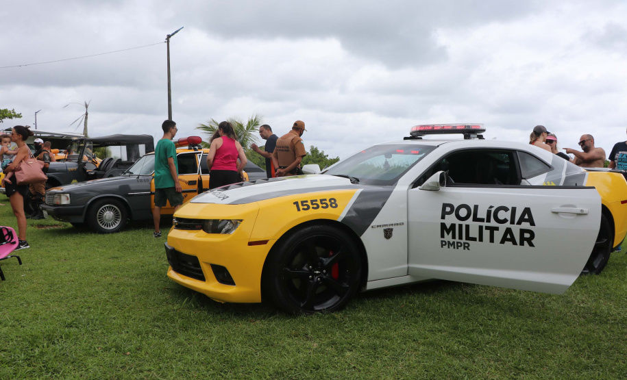 Ciclo de exposições da PM atrai dezenas de crianças e adultos nas praias do Litoral