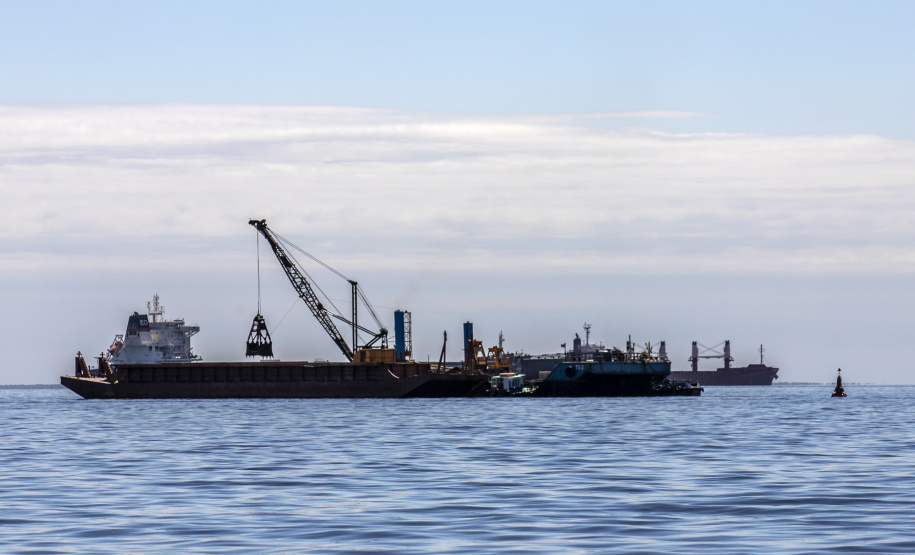Etapa de detonação da derrocagem do canal de acesso do Porto de Paranaguá é concluída