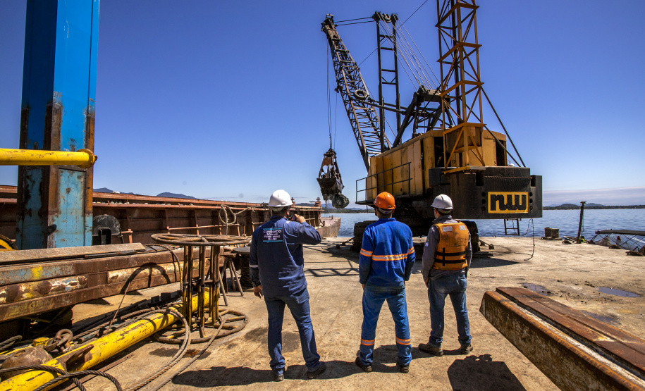Etapa de detonação da derrocagem do canal de acesso do Porto de Paranaguá é concluída