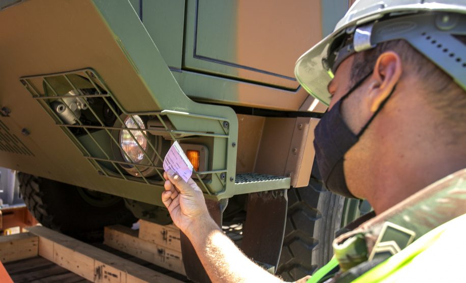 O Exército Brasileiro recebeu, na última terça-feira (30), seis novos caminhões da marca Tatra 8x8 com portadas IRB importados. Os veículos militares foram desembarcados na TCP - Terminal de Contêineres de Paranaguá, no Porto de Paranaguá. Fabricadas na República Tcheca, as viaturas foram embarcadas em porto alemão. Chegaram em Paranaguá em contêineres Flat Rack no navio Cap San Lorenzo.