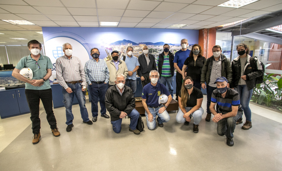 Portos do Paraná recebe engenheiros do Instituto de Engenharia do Paraná