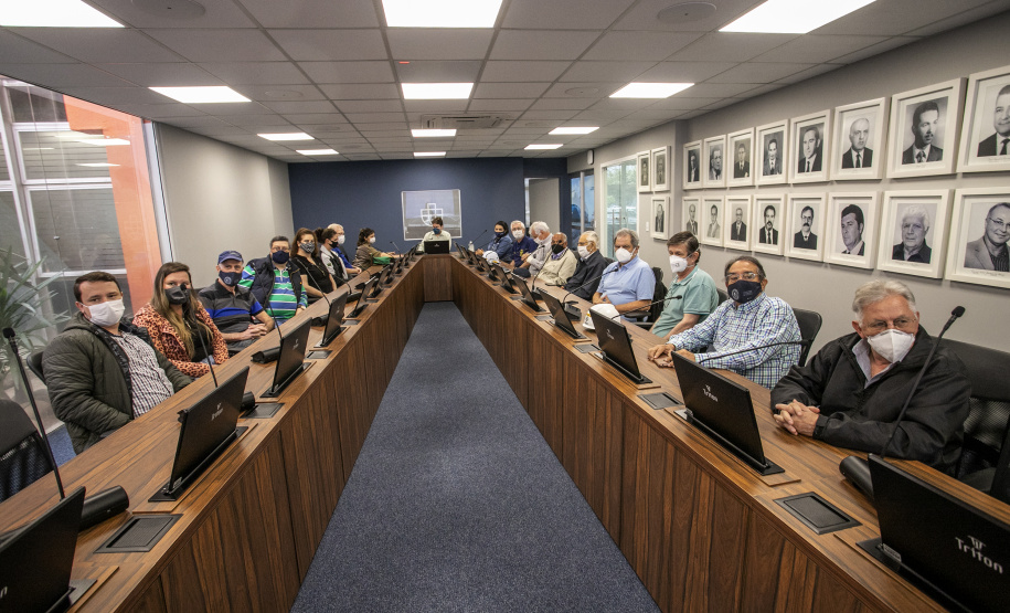 Portos do Paraná recebe engenheiros do Instituto de Engenharia do Paraná
