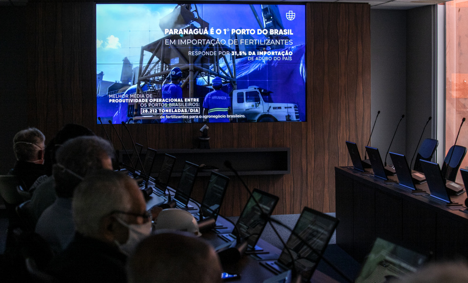 Portos do Paraná recebe engenheiros do Instituto de Engenharia do Paraná