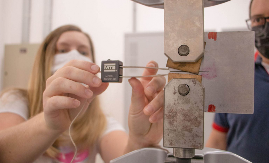 Pesquisadores da UEPG desenvolvem estudos de componentes para produção de aeronaves e automóveis