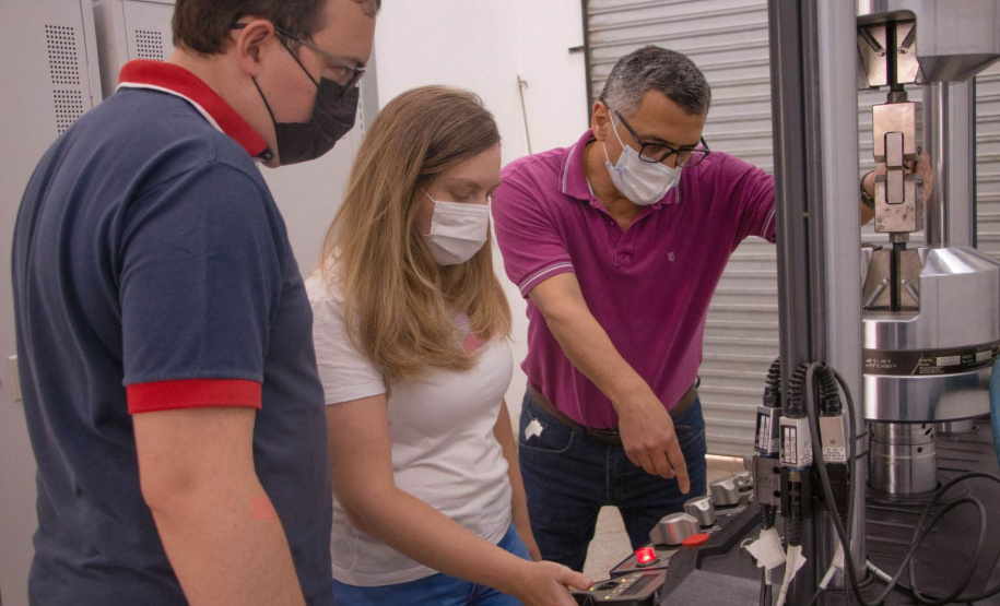 Pesquisadores da UEPG desenvolvem estudos de componentes para produção de aeronaves e automóveis