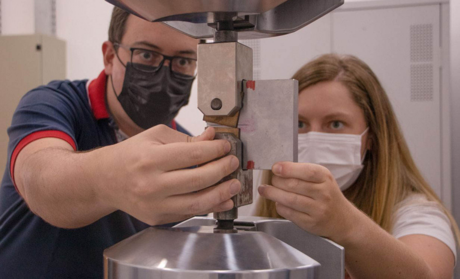 Pesquisadores da UEPG desenvolvem estudos de componentes para produção de aeronaves e automóveis