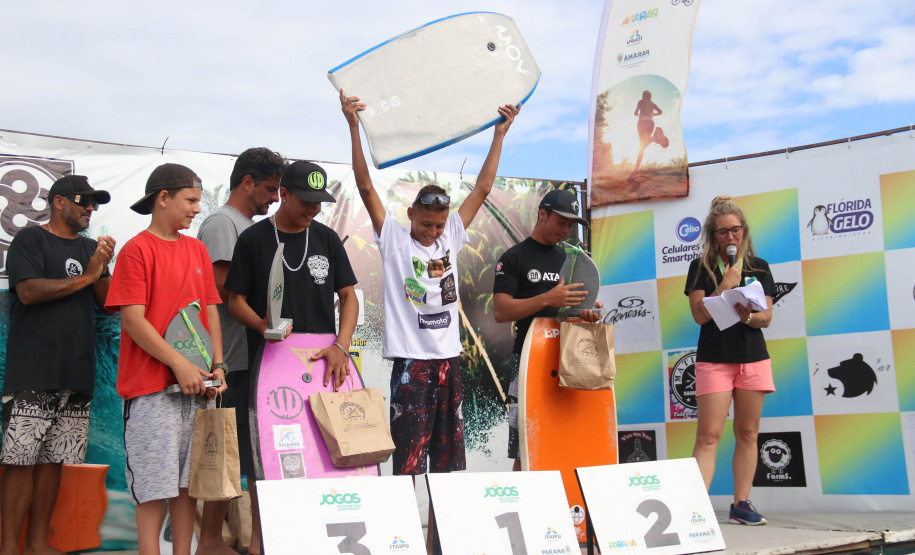 Beach tennis e bodyboard abrem o circuito de competições da temporada do Verão Paraná no litoral paranaense