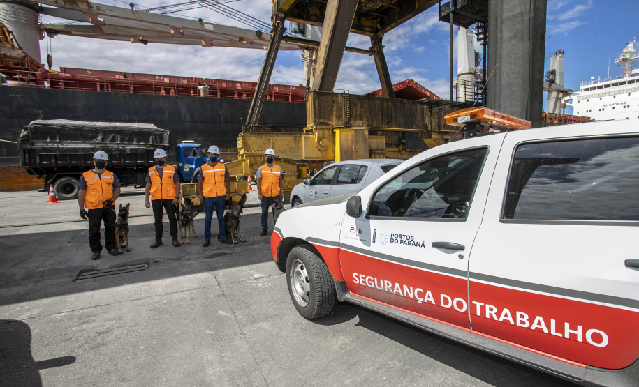 Guarda Portuária do Paraná é pioneira na utilização de cães de faro