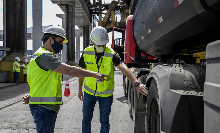 Guarda Portuária do Paraná é pioneira na utilização de cães de faro