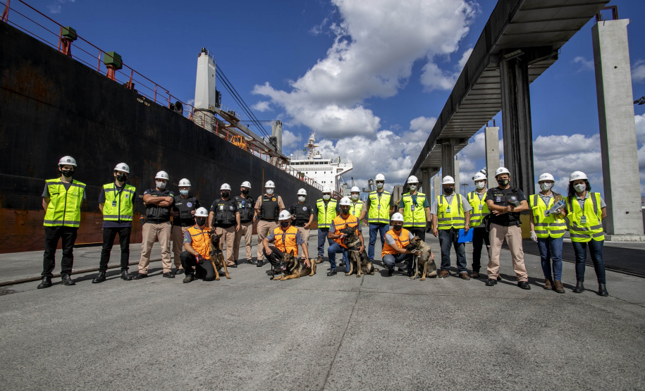 Guarda Portuária do Paraná é pioneira na utilização de cães de faro
