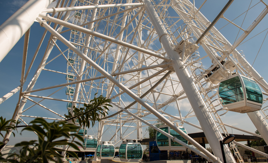 Com roda-gigante e volta de voos internacionais, Foz do Iguaçu reforça retomada do turismo