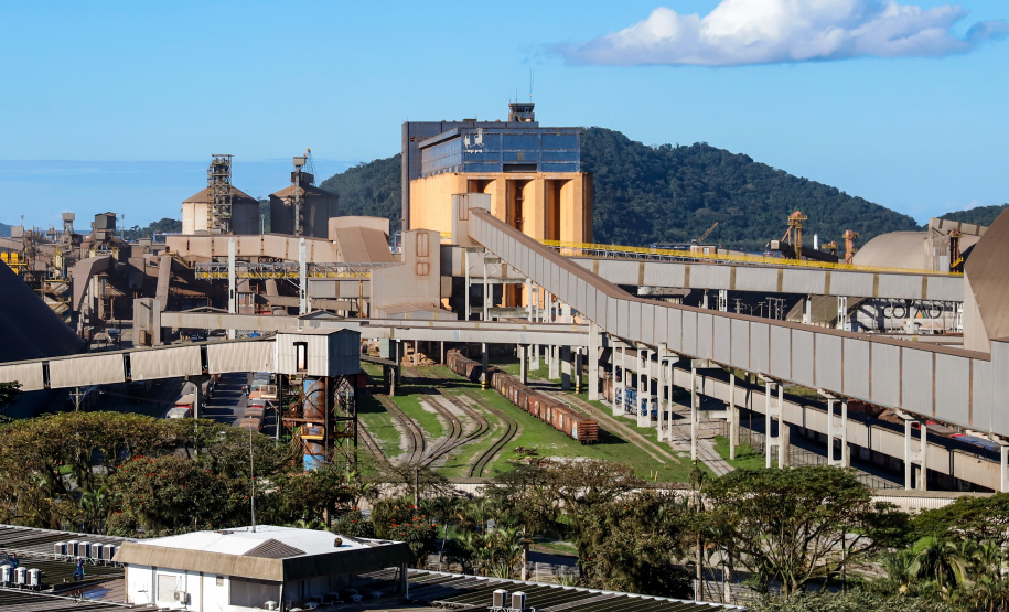 Movimentação por ferrovia chega a 20% nos portos paranaenses