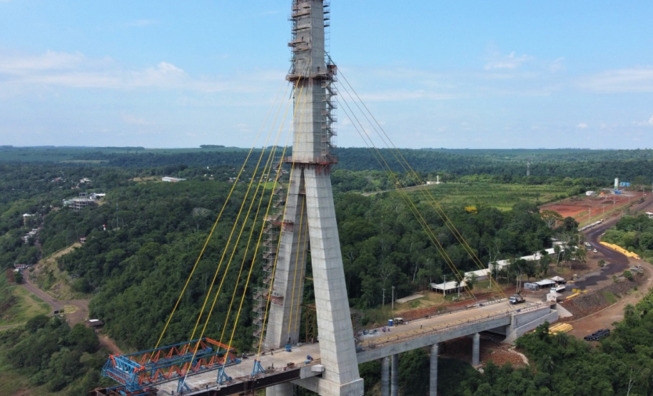 Obras da Ponte da Integração Brasil-Paraguai atingem 74,5% de execução