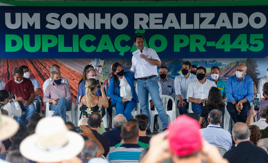 O governador Carlos Massa Ratinho Junior assina nesta quinta-feira (16) a ordem de serviço das obras de duplicação da PR-445, entre Londrina e Mauá da Serra, na região Norte. - Tamarana, 16/12/2021