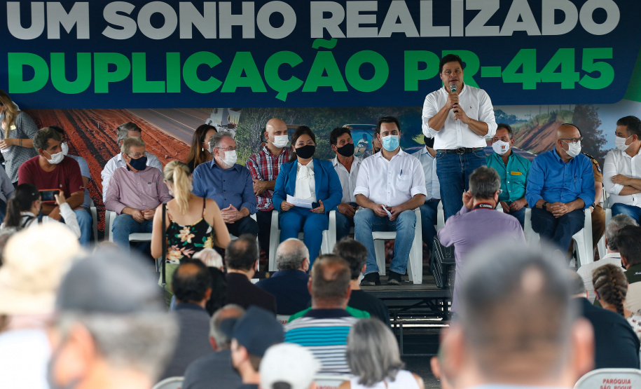 O governador Carlos Massa Ratinho Junior assina nesta quinta-feira (16) a ordem de serviço das obras de duplicação da PR-445, entre Londrina e Mauá da Serra, na região Norte. - Tamarana, 16/12/2021