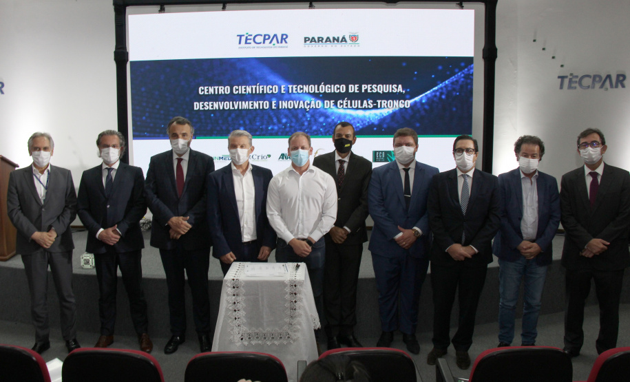 O Instituto de Tecnologia do Paraná (Tecpar) assinou nesta sexta-feira (03) acordo, junto a um consórcio de laboratórios e núcleos de pesquisa, para a formalização do Centro Científico e Tecnológico de Pesquisa, Desenvolvimento e Inovação de Células-Tronco.