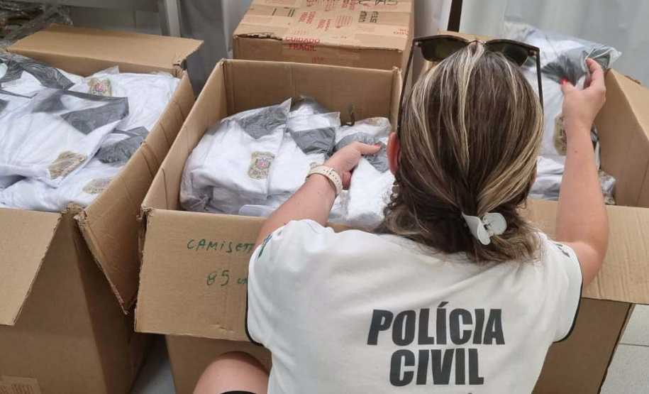 PCPR entrega uniformes para os policiais da Operação Verão