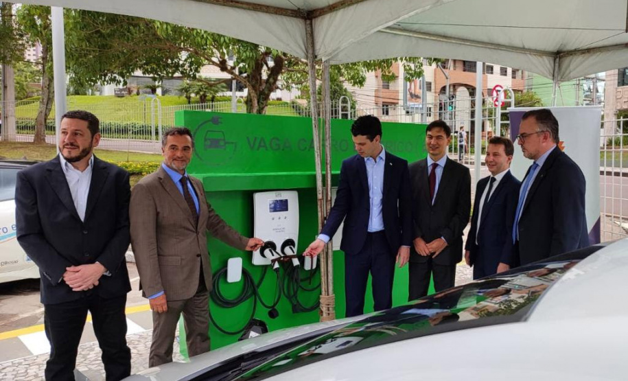 Copel inaugura eletroposto na sede do Tribunal de Justiça do Paraná, em Curitiba