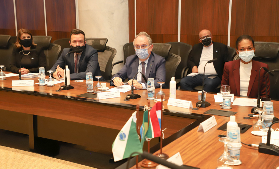 Governo do Paraná apresenta potenciais do Estado para comitiva da Embaixada de Luxemburgo