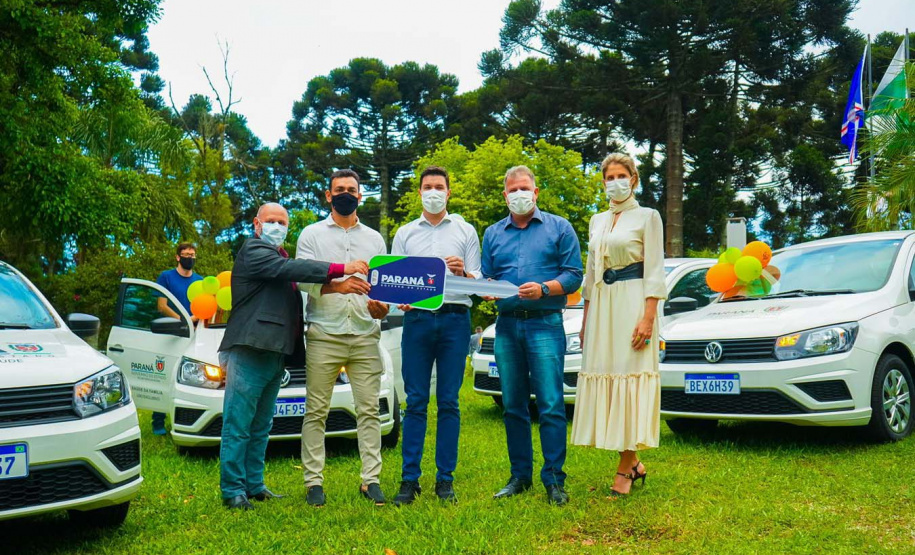 Governo entrega veículos para a Saúde da Família de Campo Largo