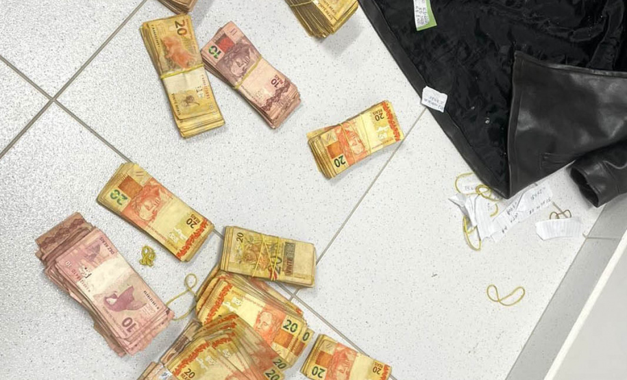 Operação Sambaqui cumpre mais de 30 Mandados Judiciais e apreende grande quantidade de drogas e mais de R$ 300 mil em dinheiro no Litoral