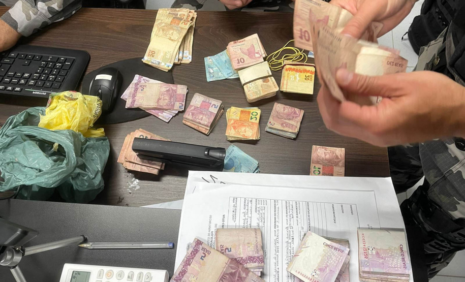Operação Sambaqui cumpre mais de 30 Mandados Judiciais e apreende grande quantidade de drogas e mais de R$ 300 mil em dinheiro no Litoral